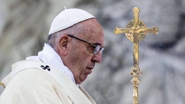 Para darle ánimo: Niña española que padeció neumonía bilateral le escribió al papa
