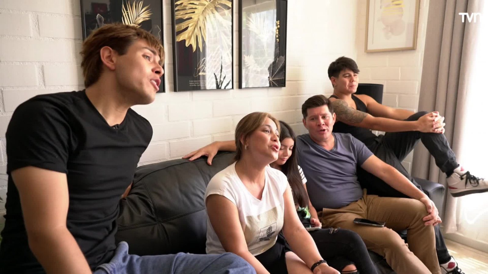 ¡El talento está en la sangre! Brahiron deslumbra cantando junto a su familia
