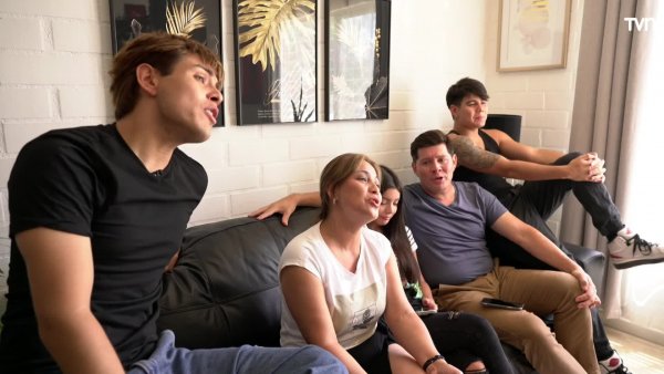 ¡El talento está en la sangre! Brahiron deslumbra cantando junto a su familia
