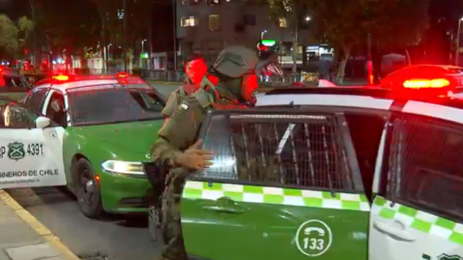 Tras comienzo de toque de queda: Carabineros realiza fiscalizaciones en distintos puntos del país
