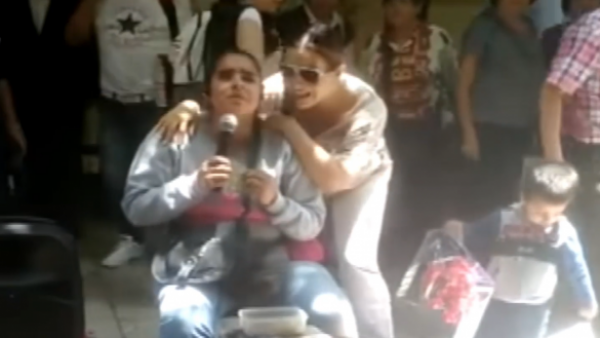 La generosidad de una reina: El día en que Myriam Hernández sorprendió a cantante en el Paseo Ahumada
