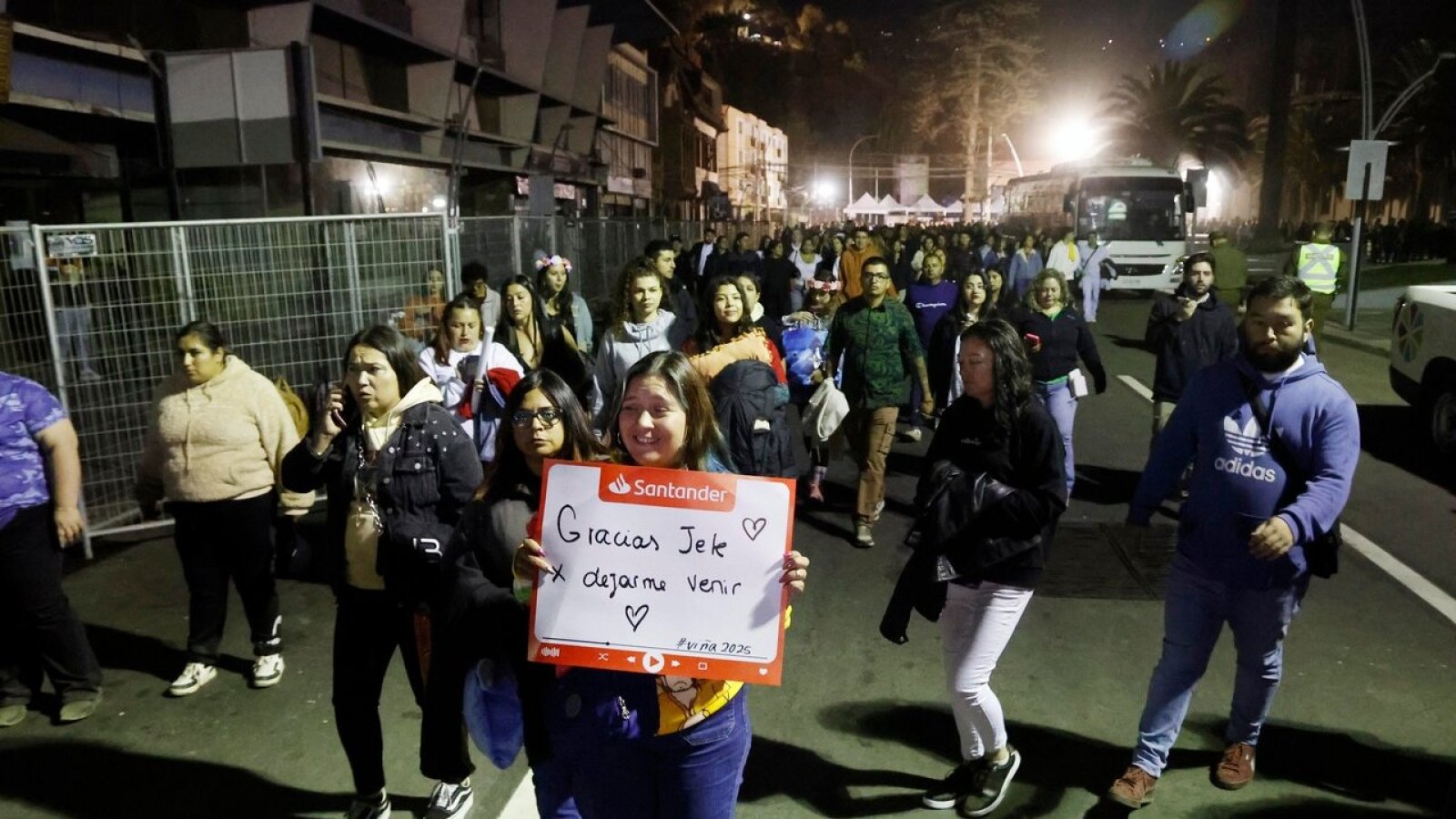 Polémica por corte de luz: ¿Por qué la tercera noche de Viña no se suspendió antes?
