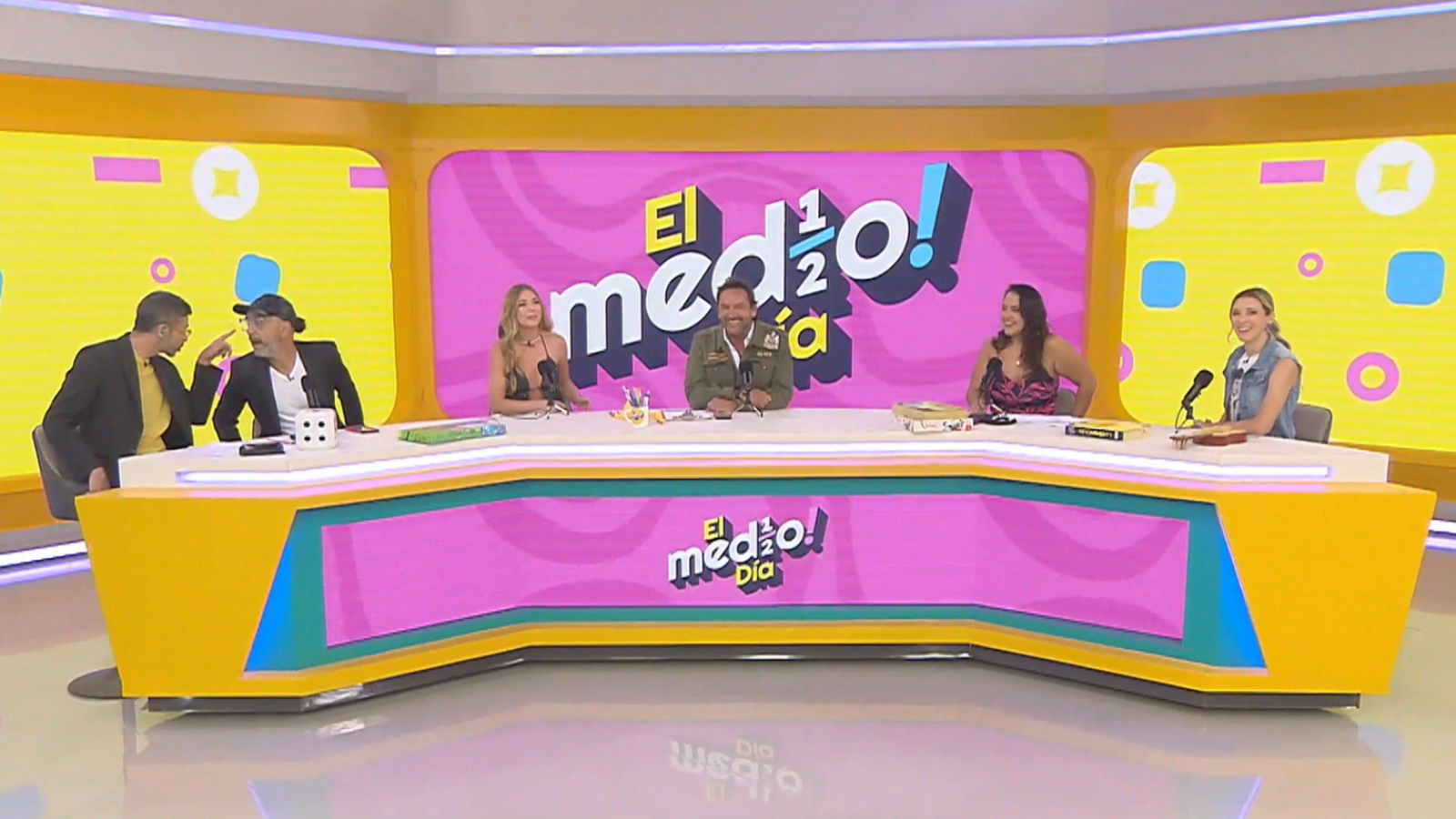 Revive el inicio de "El Medio Día" en TVN
