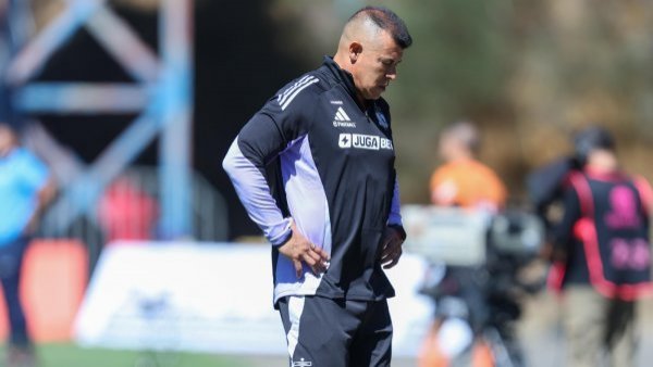 "Nuevas oportunidades": las salidas que remecen al plantel de Colo Colo
