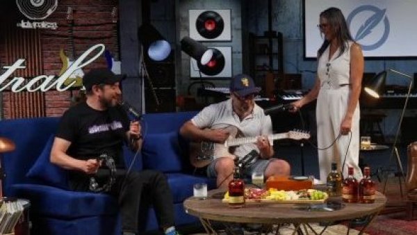 "¡Hey! ¡Ho! ¡Let's go!": el improvisado "guitarreo" entre Don Rorro y Lalo Ibeas
