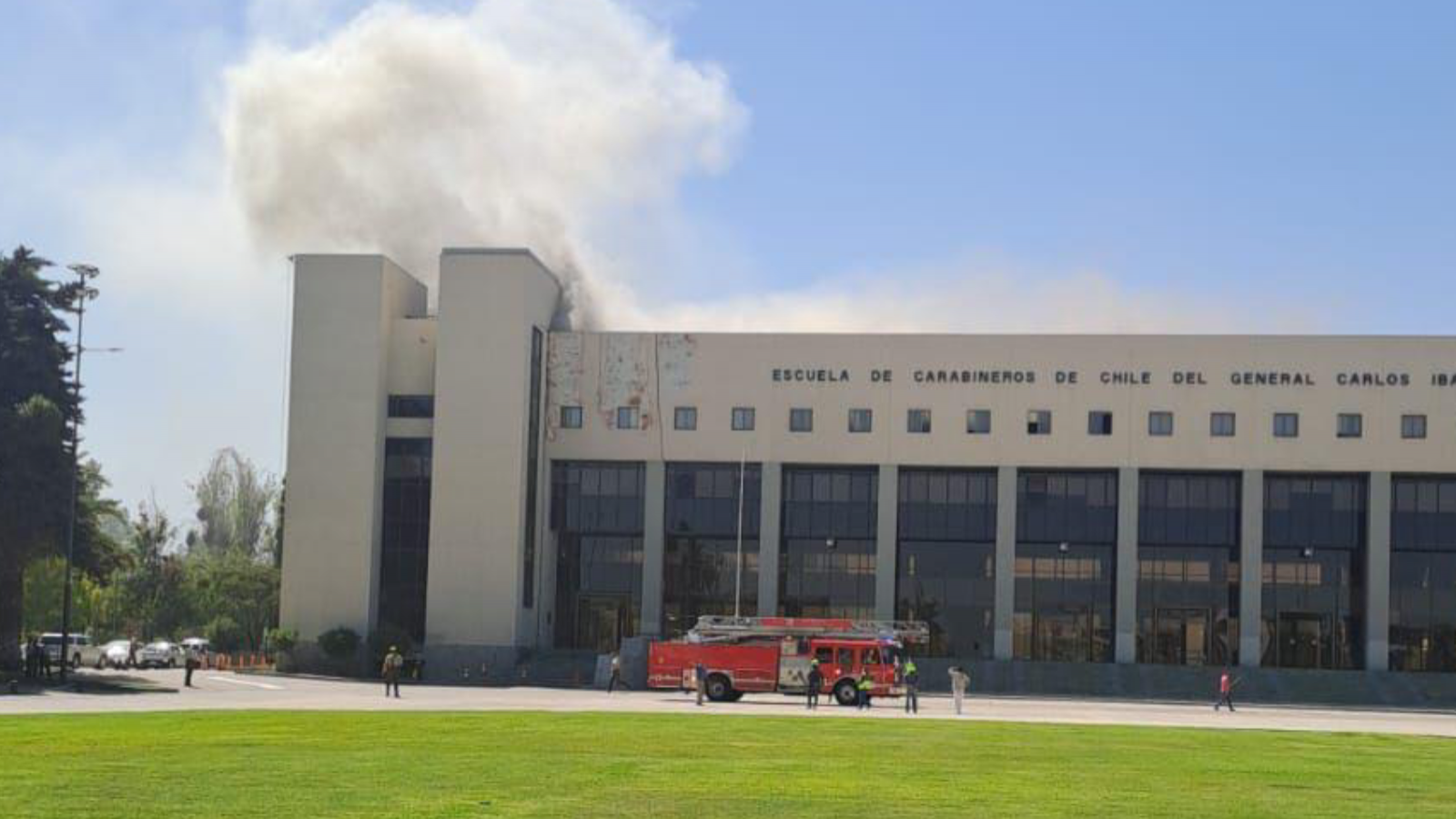 Incendio afecta dependencias de la Escuela de Carabineros en Providencia
