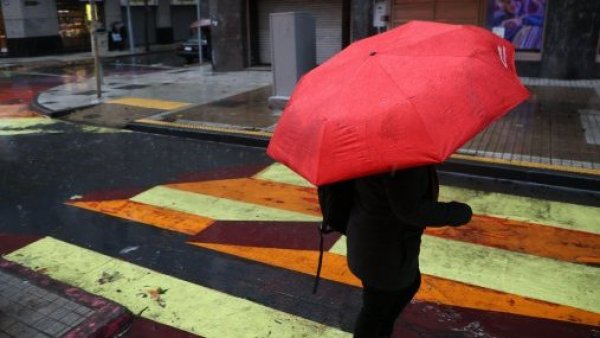 Lluvia en el sur del país podría cambiar el caluroso panorama de Santiago
