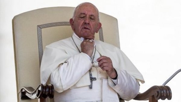 El papa consolida su mejoría tras 25 días hospitalizado y no está en "peligro inminente"
