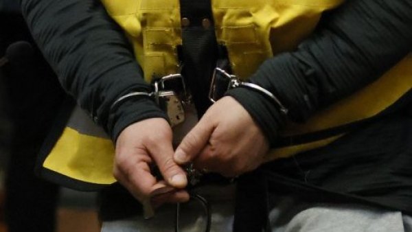 Encerraron a su hija por no aceptar su orientación sexual: padres son detenidos en Italia
