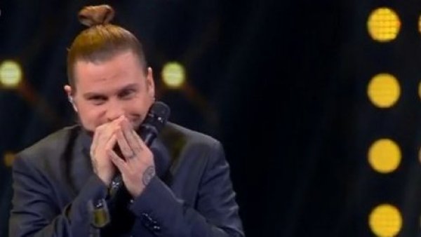 "Perdón, perdón": El impasse de Jean Philippe Cretton con el micrófono
