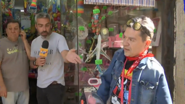 ¡En pleno despacho! Productor de "El Medio Día" sufre robo en vivo en el centro de Santiago
