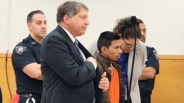 Familia de mujer quemada viva en metro de Nueva York pide deportación de acusado

