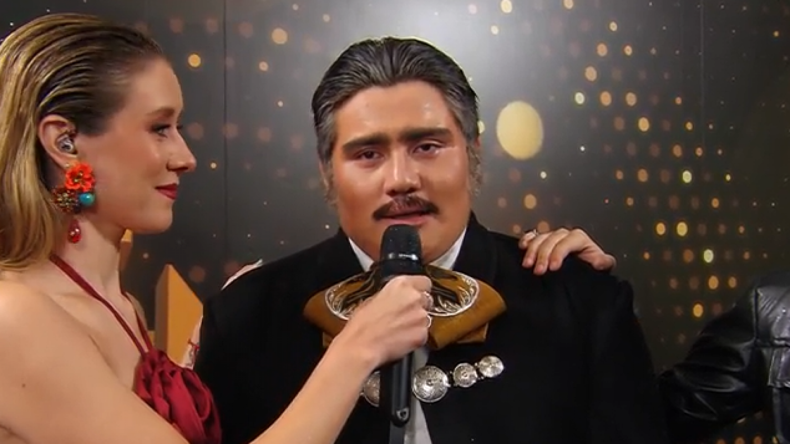 La emoción de Vicente Fernández: logró ver a su bisabuelo fallecido en su presentación
