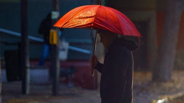 Tormentas eléctricas llegarían a Santiago este sábado
