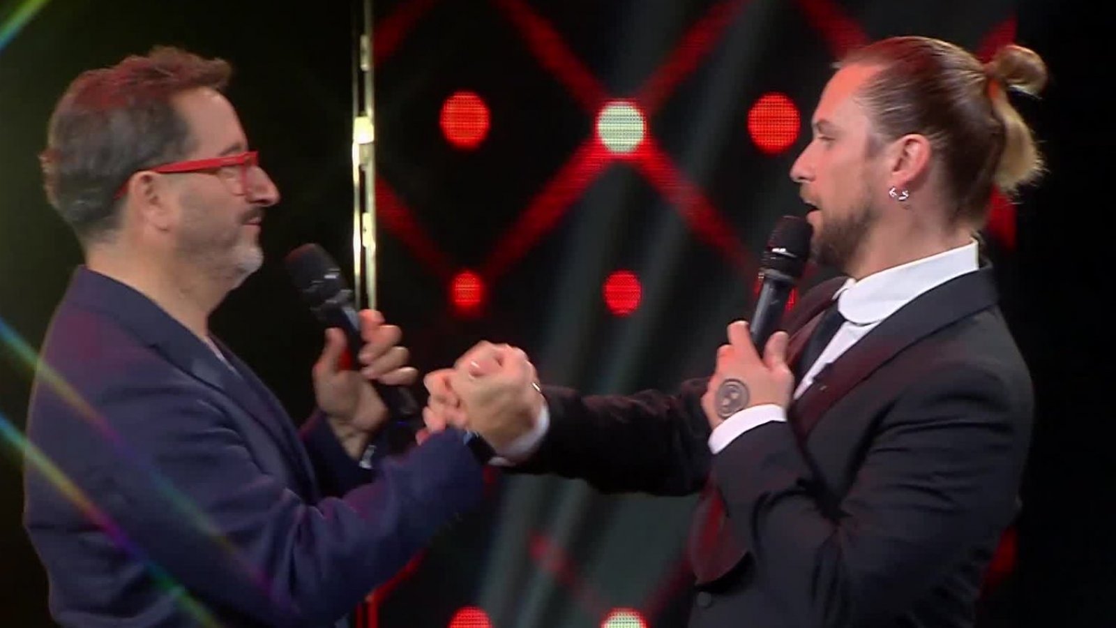 Jean Philippe Cretton le traspasa a Eduardo Fuentes el prime de TVN
