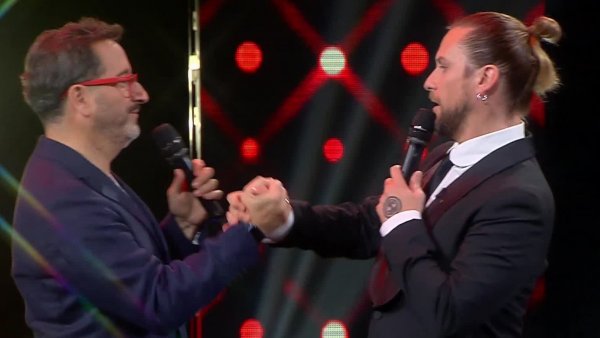 Jean Philippe Cretton le traspasa a Eduardo Fuentes el prime de TVN
