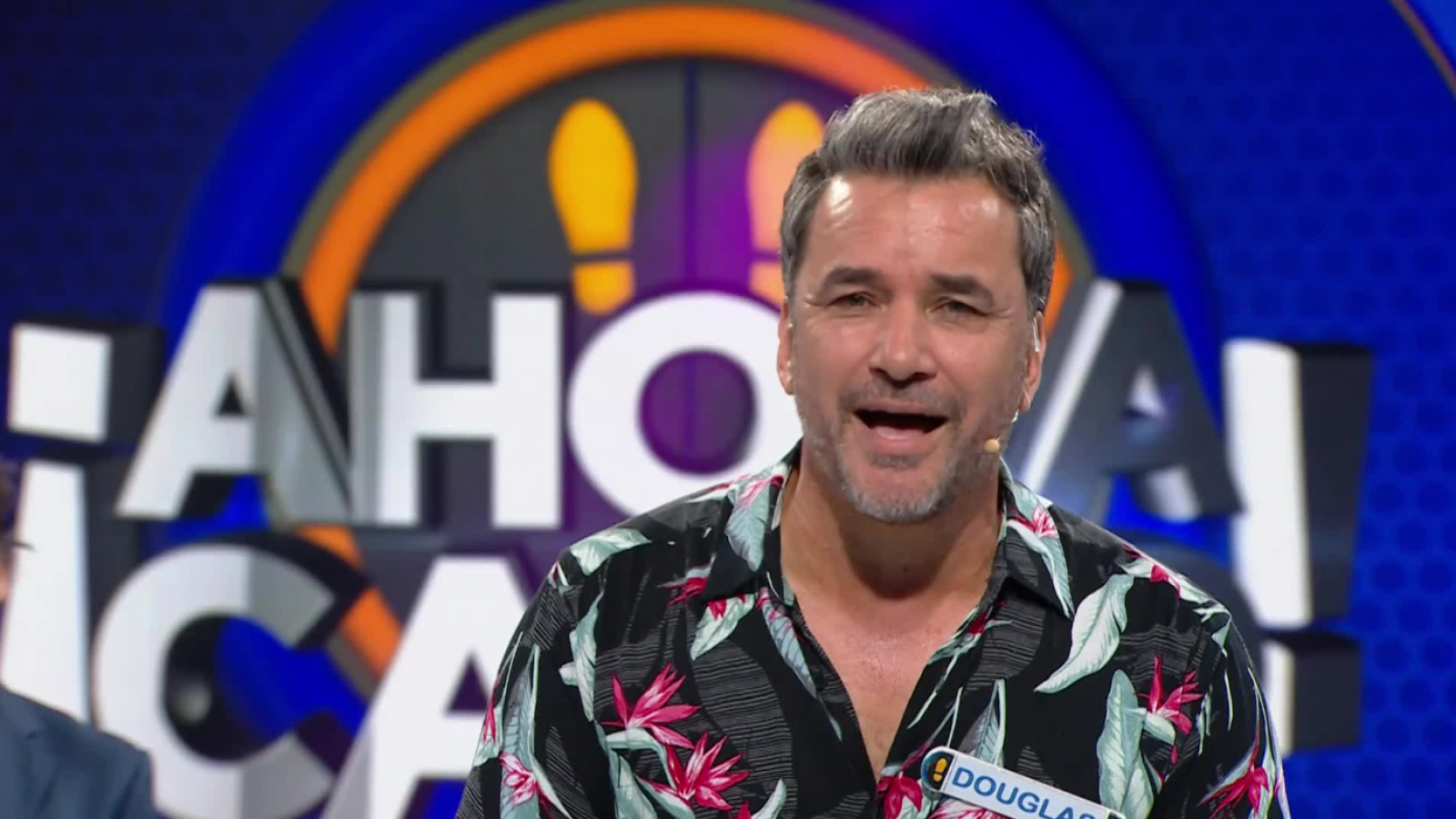 "Un romántico": Douglas trae todo el ritmo de las baladas a ¡Ahora Caigo!
