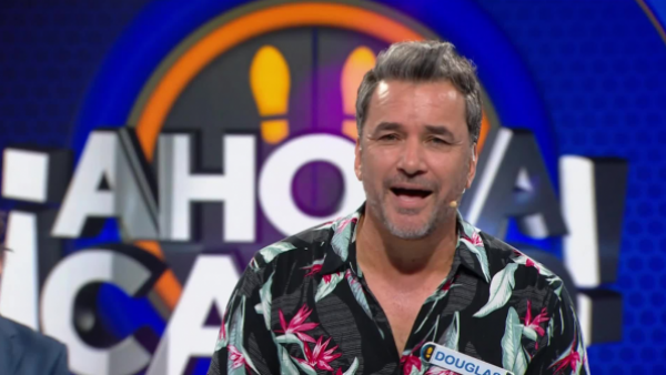 "Un romántico": Douglas trae todo el ritmo de las baladas a ¡Ahora Caigo!