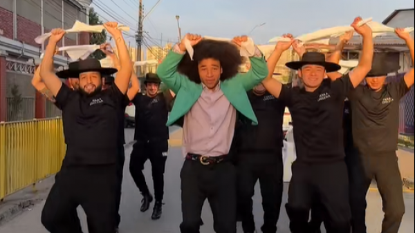 Cueca y buenas reacciones: influencer conquista Chile con sus pasos de baile
