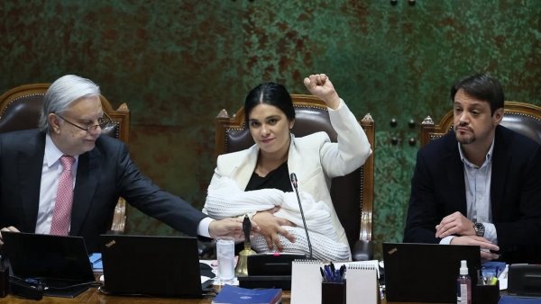 "Necesito tranquilidad y concentración para los cuidados de mi hijo": Karol Cariola confirmó su renuncia a la presidencia de la Cámara de Diputadas y Diputados
