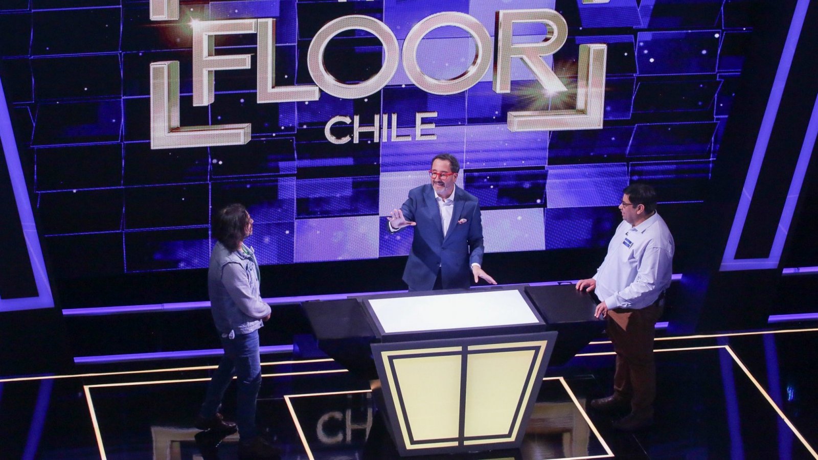 Los personajes que se robaron la película en el debut de “The Floor”
