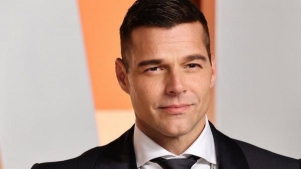 "Es como Benjamin Button": fans elogian apariencia renovada de Ricky Martin
