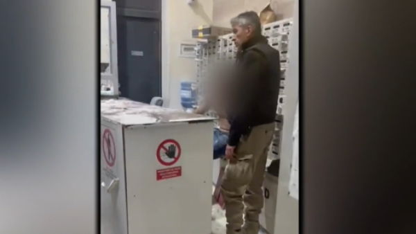 Nueva golpiza a conserje: Extranjero le lanzó un extintor y le puso un vidrio en el cuello
