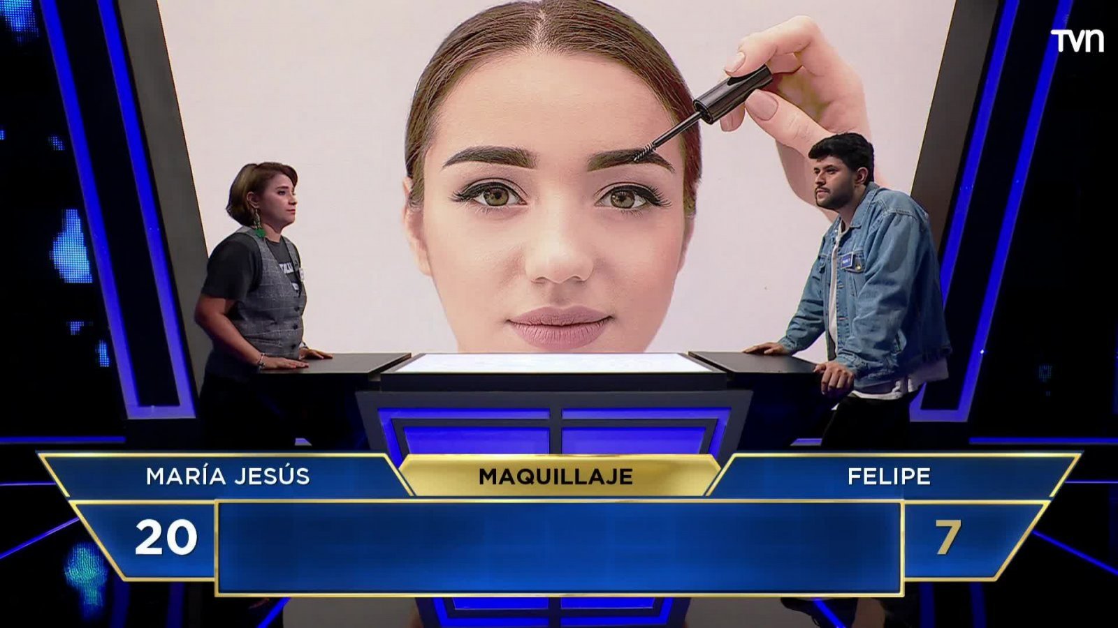 ¡Sin miedo a nada! Felipe se atrevió con la categoría "maquillaje"
