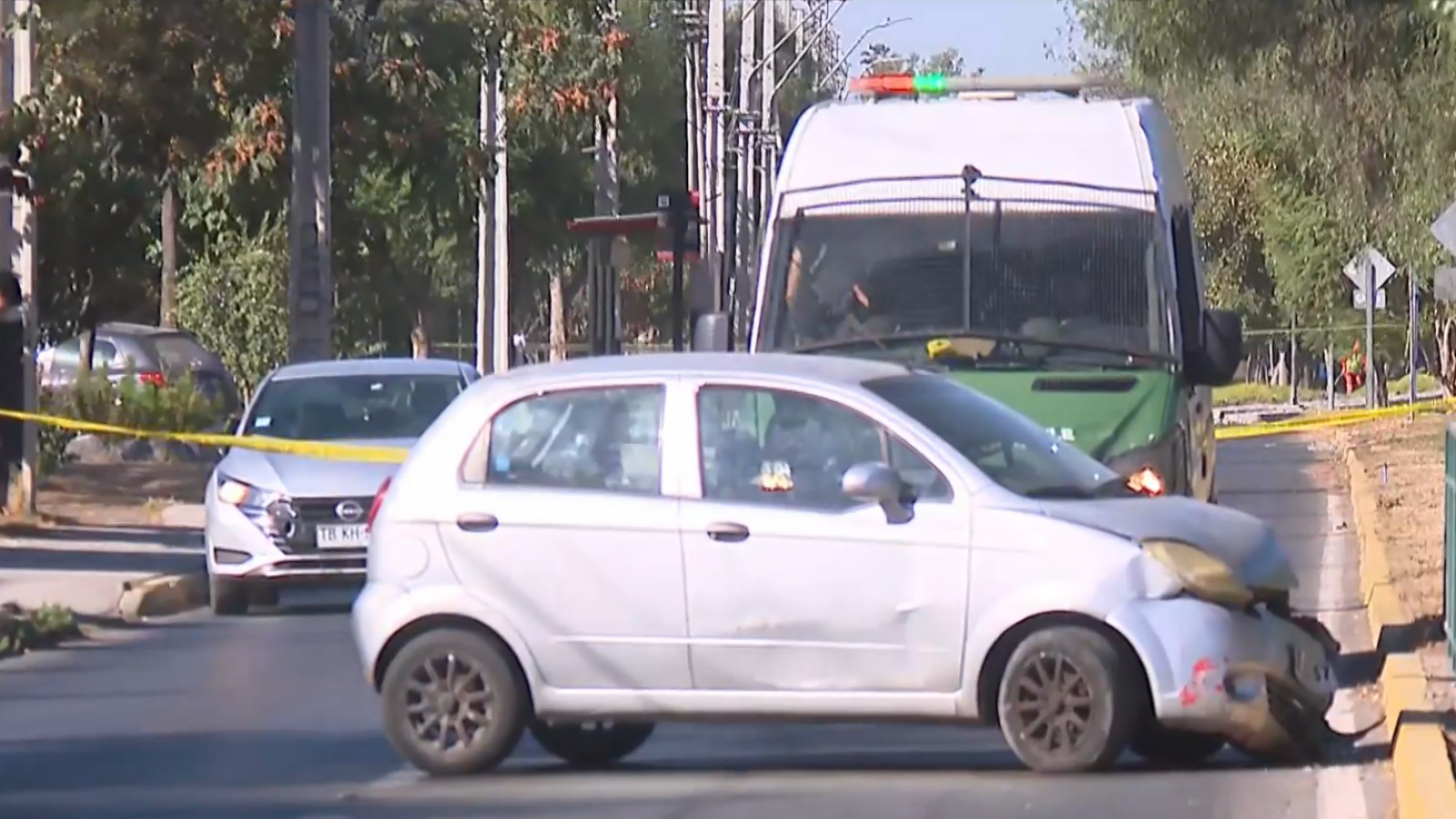 Mujer evade fiscalización y atropella a Carabineros en San Bernardo
