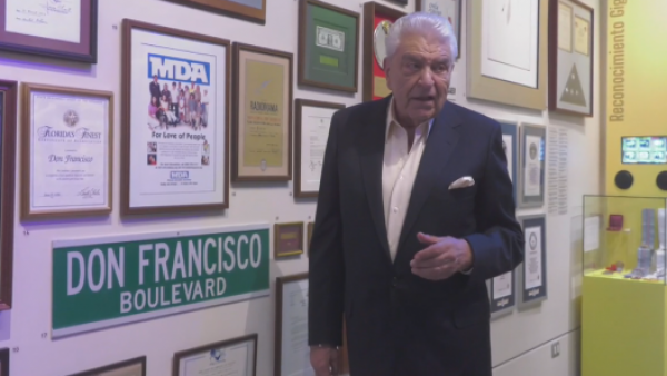 Don Francisco nos invita a "Sala Estudio Gigante"
