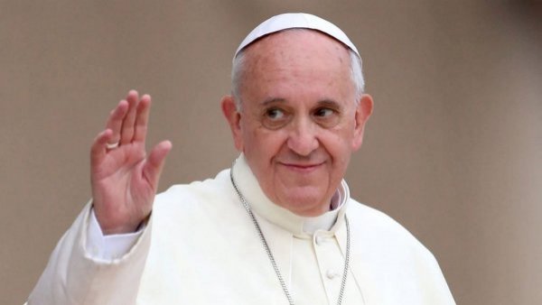 Aseguran que el papa ya no necesita ventilación mecánica por las noches
