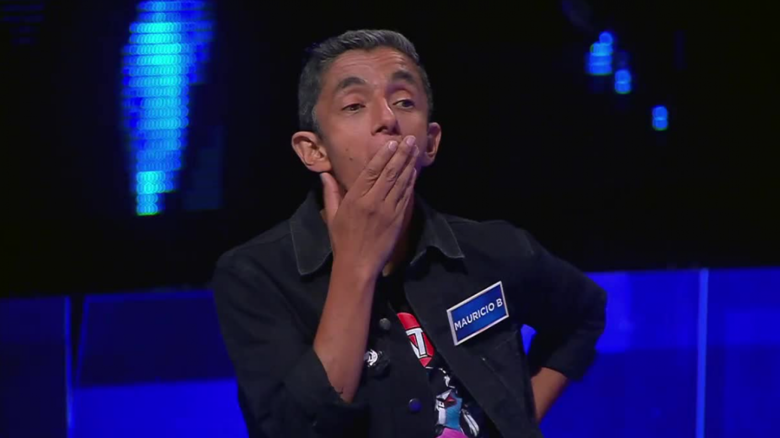 El intenso duelo sobre el cuerpo humano en "The Floor Chile"
