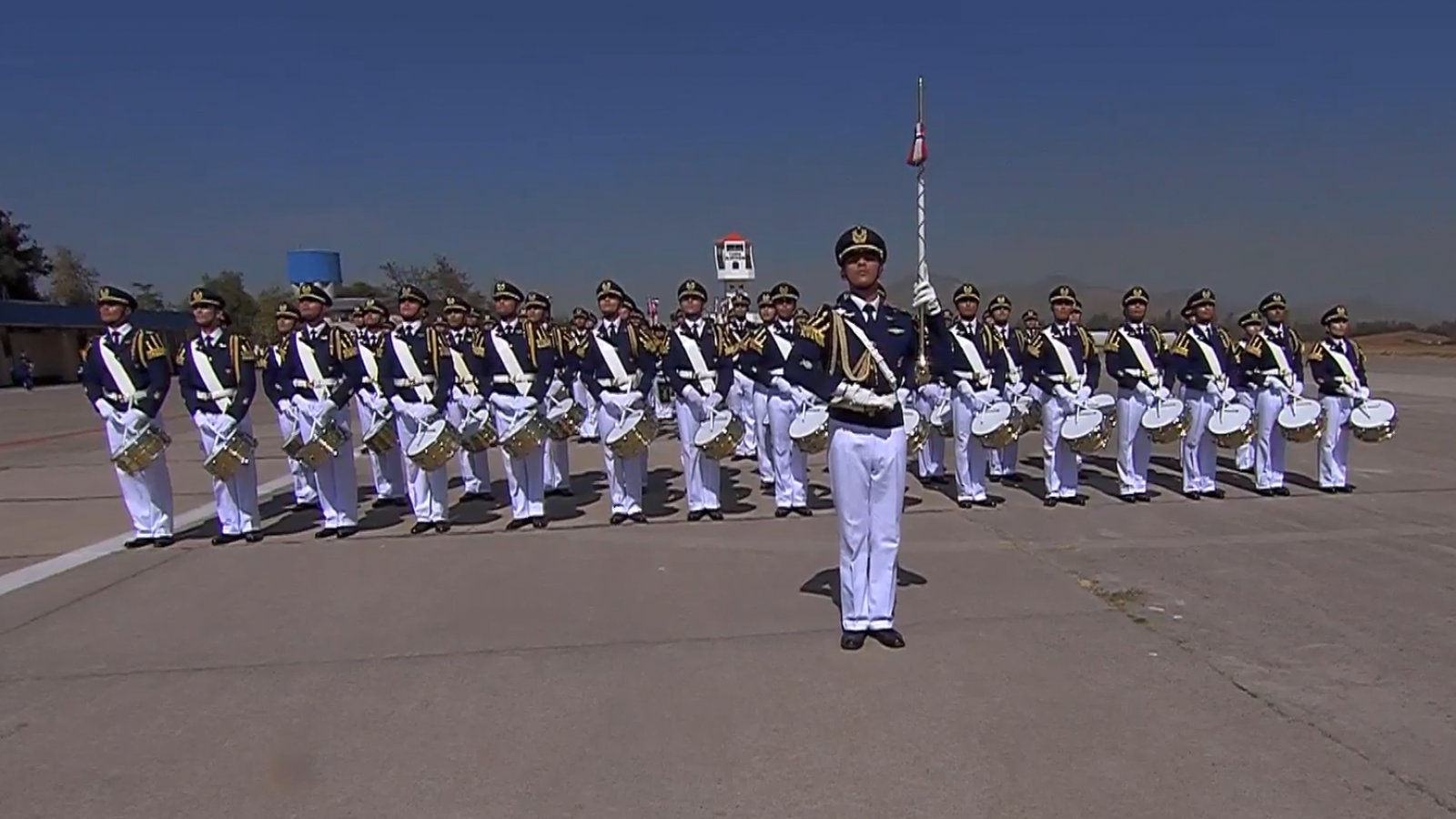 Revisa el desfile aéreo y terrestre del aniversario 95 de la FACh
