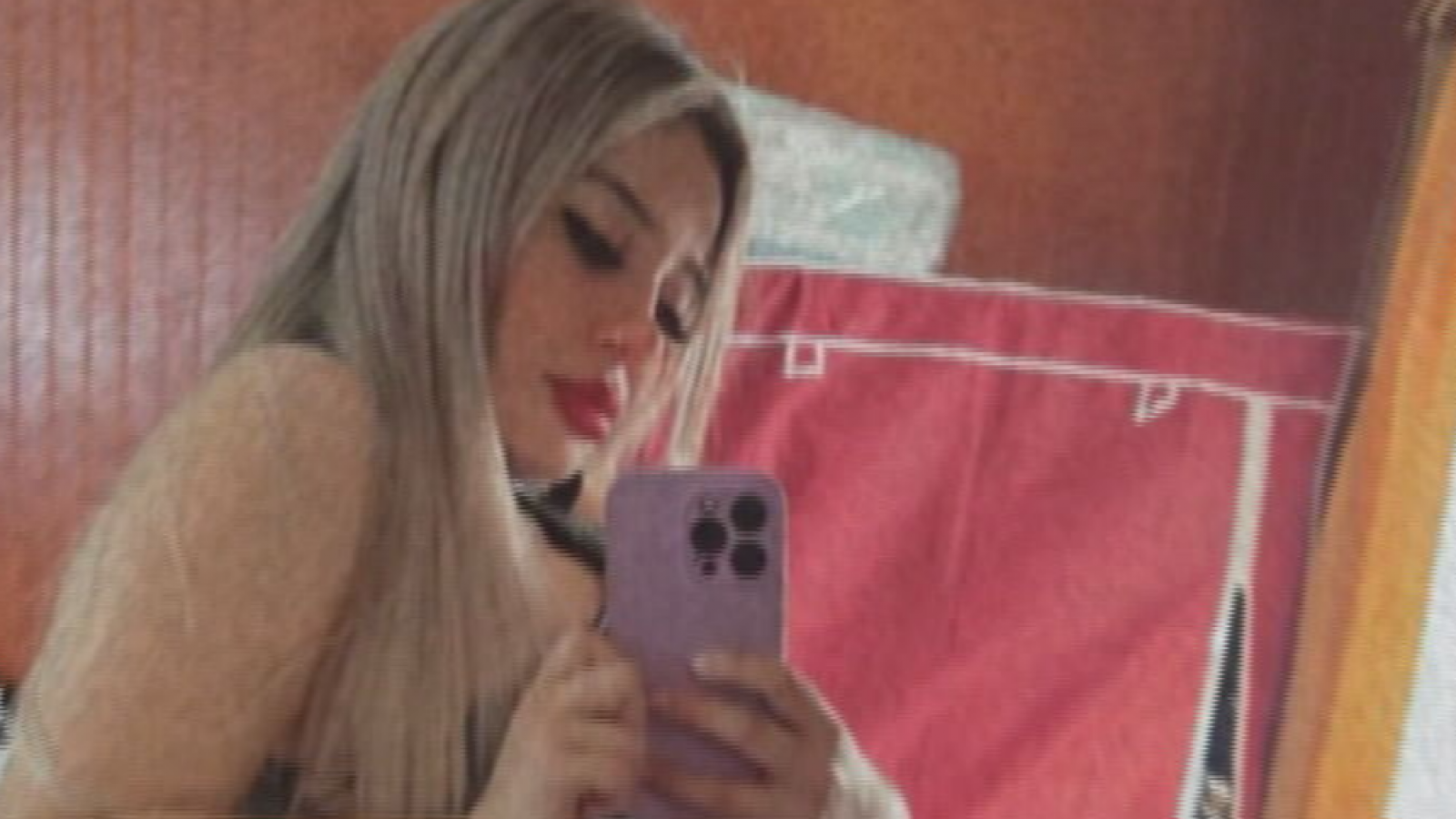 Profesora de Carahue justifica venta de contenido erótico: "Siento que no le hago daño a nadie"
