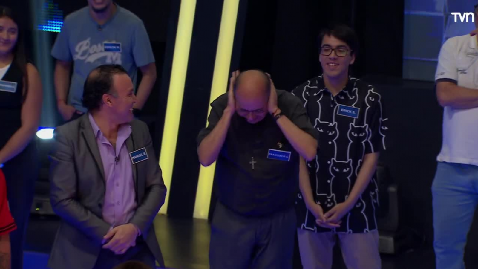 "Lo mandaron a propósito": Sacerdote sorprende participando en The Floor Chile

