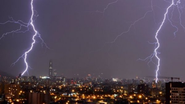 Tormentas eléctricas podrían llegar la tarde de este lunes a Santiago
