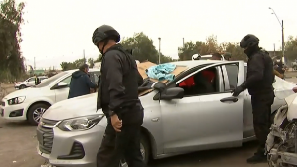 Autos abandonados eran el refugio para delincuentes, venta de droga y prostitución en Lo Espejo
