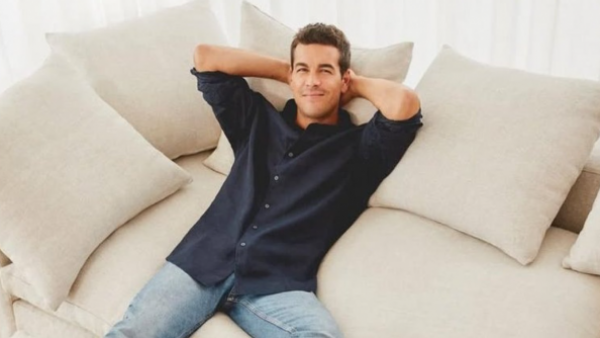 ¿Por qué Mario Casas se juntó con Emilia Dides en Chile?
