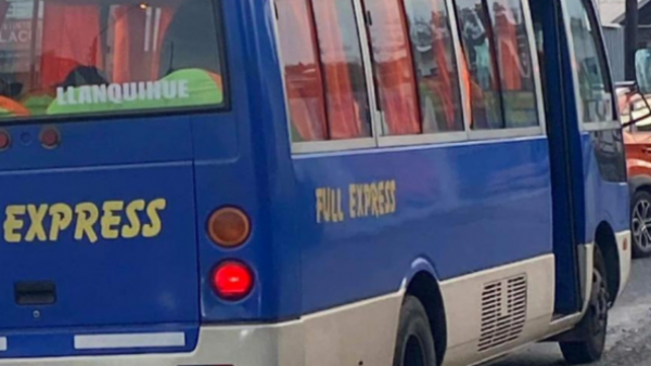 Acusan que chofer de bus dejó encerrado a pasajeros por 40 minutos en Llanquihue
