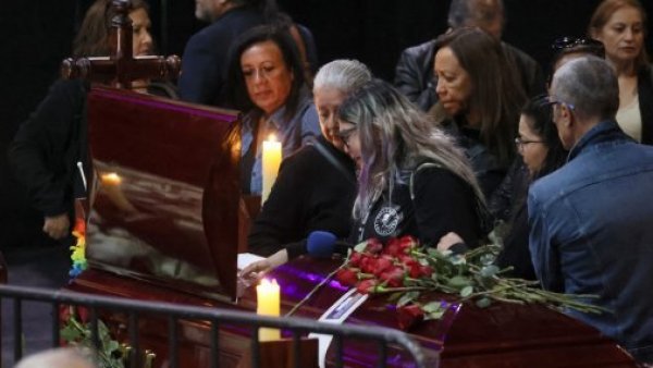 Tommy Rey es despedido por cientos de personas en el Teatro Caupolicán
