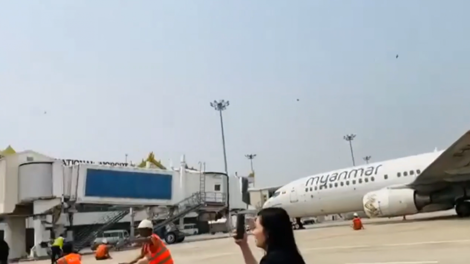 Así se vivió el terremoto 7.7 en un aeropuerto del sudeste asiático
