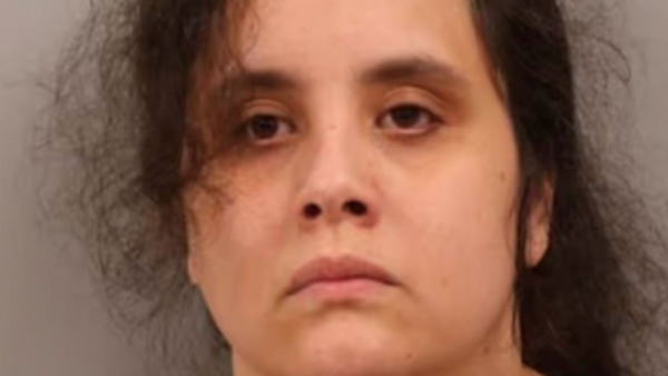 Detenida en Estados Unidos: Madre obligó a su hijo a usar collar eléctrico para perros
