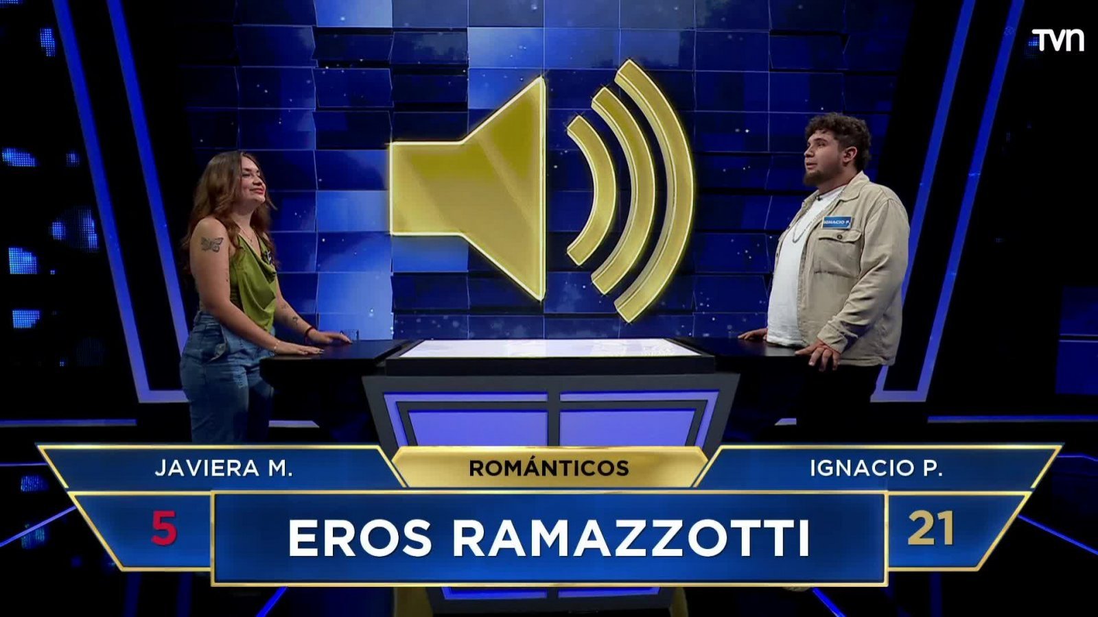 Duelo de "Canciones románticas" se roba la atención en The Floor Chile
