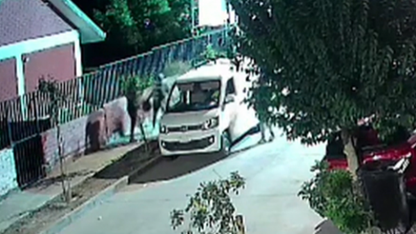 Disfrazados de carabineros: Delincuentes protagonizan violento turbazo en Lo Prado
