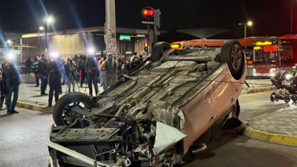 Terminó volcado: Conductor ebrio se quedó dormido y protagoniza accidente en Plaza de Maipú
