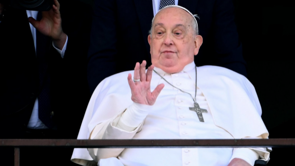 Papa Francisco reconoce que "todavía estoy convaleciente" y continúa su recuperación sin recibir visitas y con oxígeno
