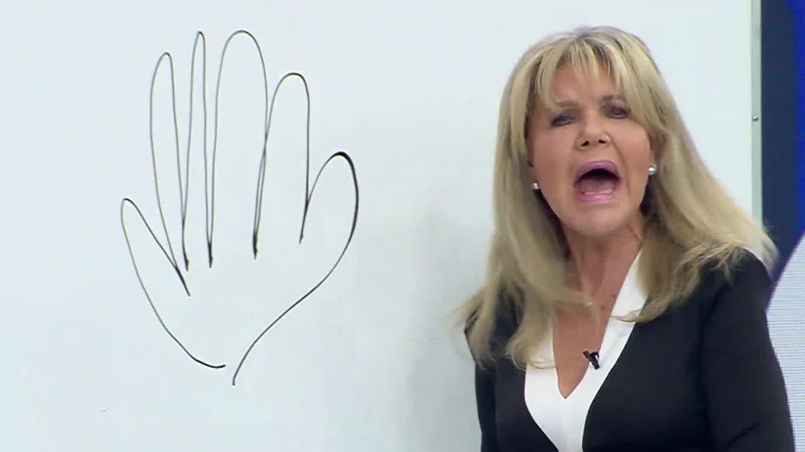 Una mano con seis dedos: El divertido fail de Katy Szabo
