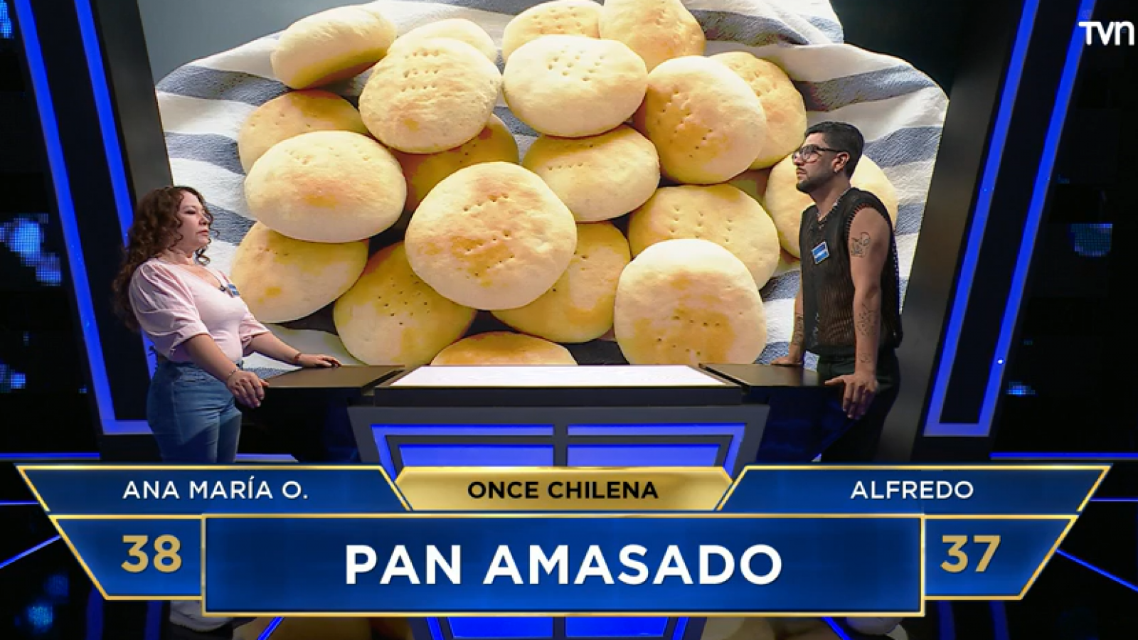De completos a pan amasado: el peleado duelo de "once chilena"
