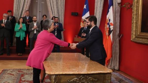 Presidente Boric valora la gestión Jeannette Jara como ministra del Trabajo
