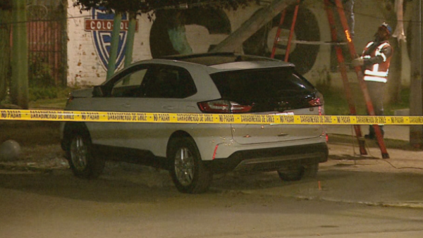 Balean en la espalda a conductor mientras estaba en el interior de su vehículo en Maipú
